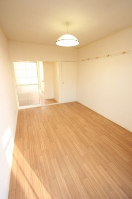 【居間・リビング】 | ラフォーレ松山 | 別号室の写真になります。現況優先。