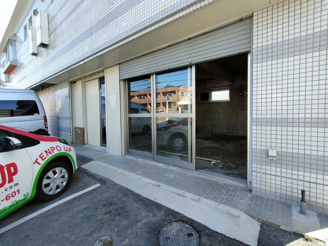 大林町 岡田様貸店舗のエントランス