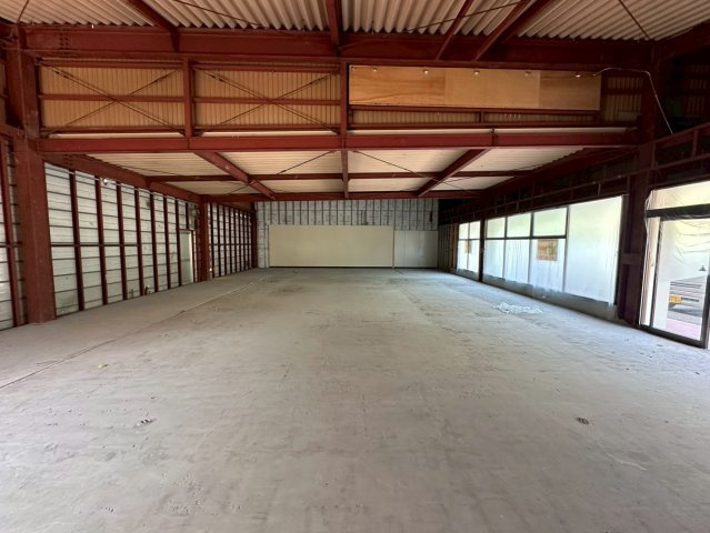 上之山三丁目店舗の内装