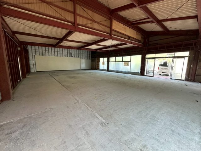 上之山三丁目店舗の内装