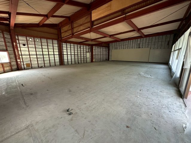 上之山三丁目店舗の内装