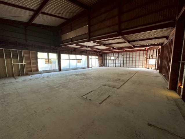 上之山三丁目店舗の内装