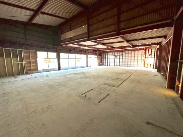 上之山三丁目店舗の内装