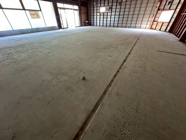 上之山三丁目店舗の内装