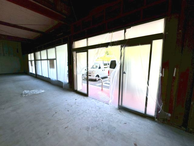 上之山三丁目店舗の内装