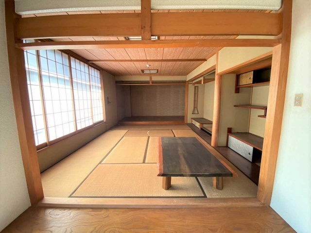 松江町 貸店舗の玄関