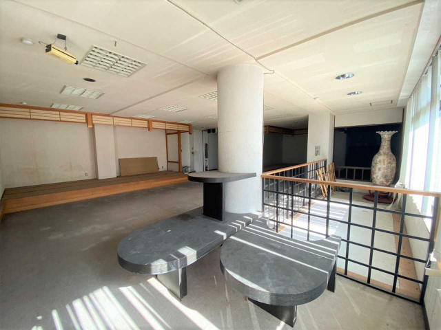 松江町 貸店舗の駐車場