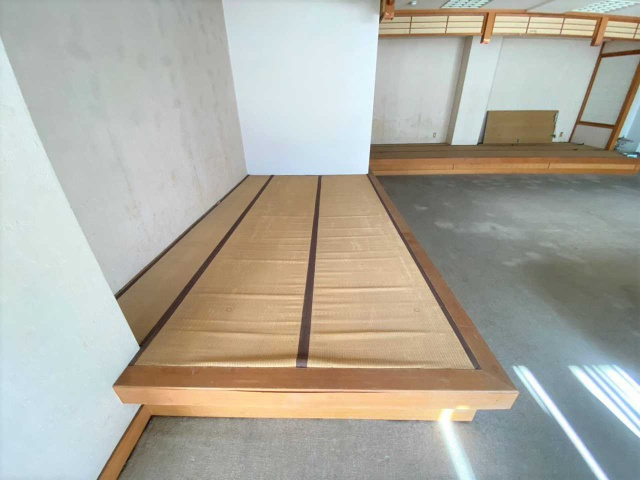 松江町 貸店舗の玄関