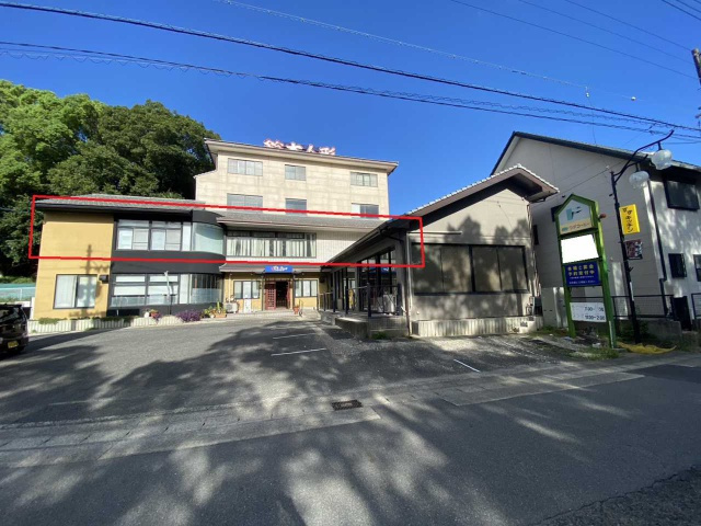 松江町 貸店舗の駐車場