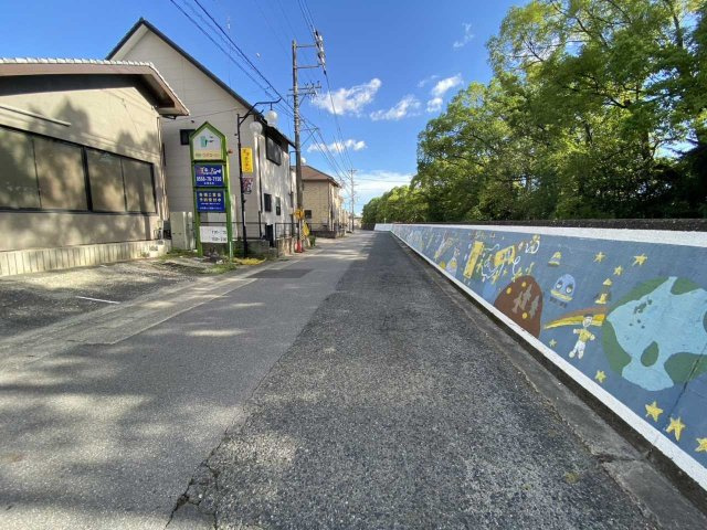 松江町 貸店舗の駐車場