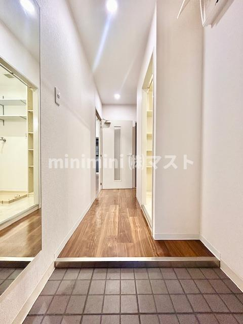 ロベリア弐番館の玄関