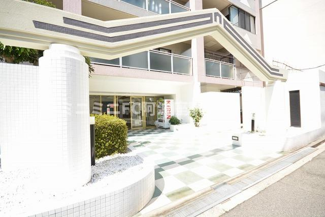 ロベリア弐番館のエントランス