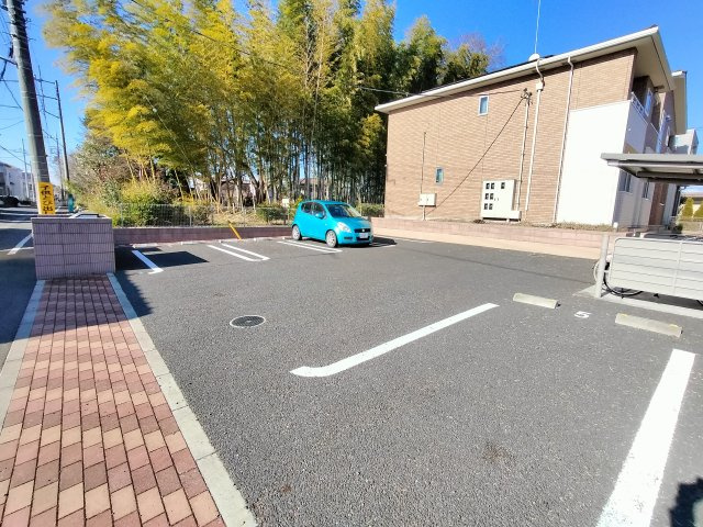 ラ・ルーチェ　ユユの駐車場