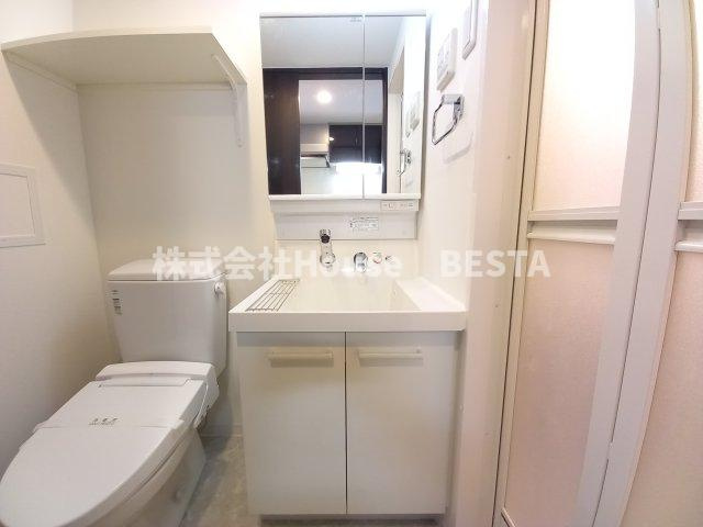 エステムプラザ神戸三宮ルクシアの独立洗面台