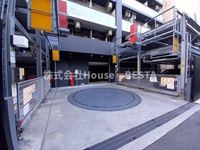 エステムプラザ神戸三宮ルクシアの駐車場