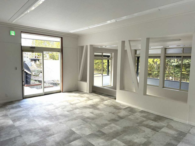 エルミ平戸橋のロビー