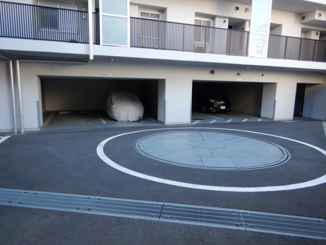パークホームズ町屋の駐車場