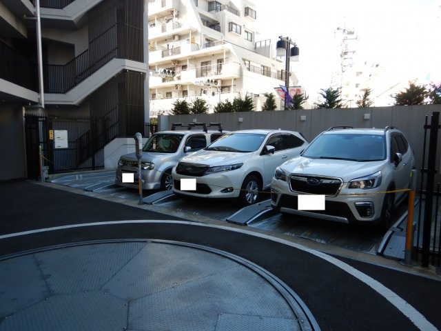 パークホームズ町屋の駐車場
