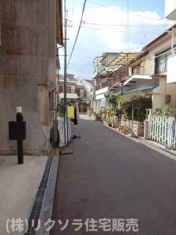 寝屋川市萱島東　一戸建ての前面道路含む現地写真|前面道路を含む現地写真　私道　北側
■物件内覧・資金計画相談・住宅ローン相談、リフォーム相談、お問合せ受付中■
※当日・翌日のご内覧、ご相談はお電話でのお問合せがスムーズです！