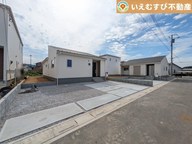 Livele Garden.S　寄居町赤浜第3の駐車場|並列4台駐車可能なゆとりのカースペース
複数台車をお持ちでも、お友達が遊びに来てもゆとりの駐車スペース！
