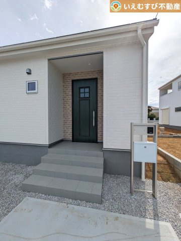 Livele Garden.S　寄居町赤浜第3のエントランス|雨が防げる広々エントランス
駐車場からアクセスの良いエントランス。雨の日や荷物が多くても安心の動線♪