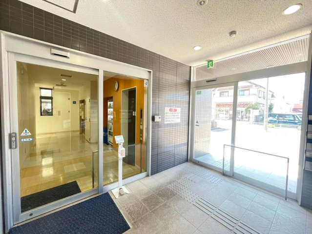 前山町 BANSHUビルのエントランス