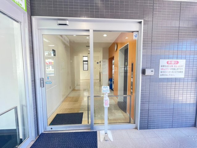 前山町 BANSHUビルのエントランス