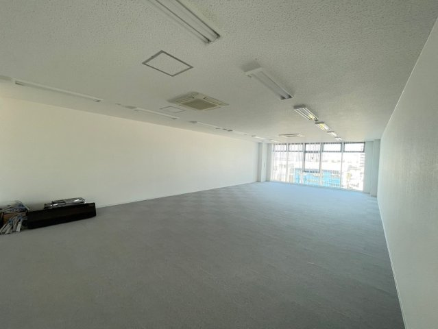 前山町 BANSHUビルの内装