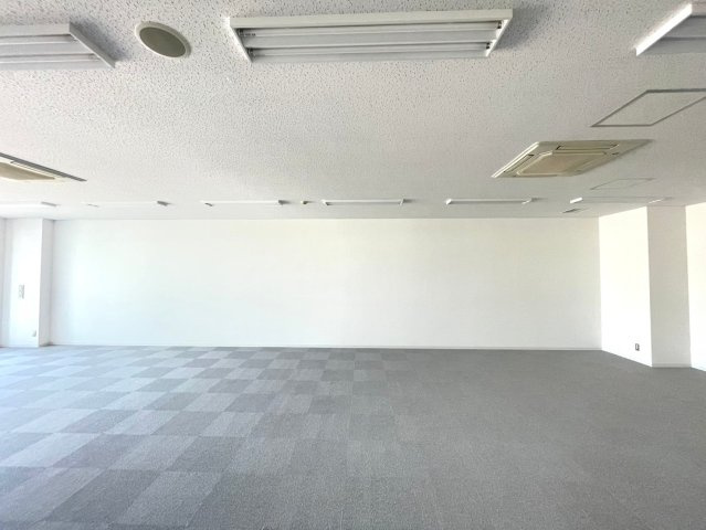 前山町 BANSHUビルの内装