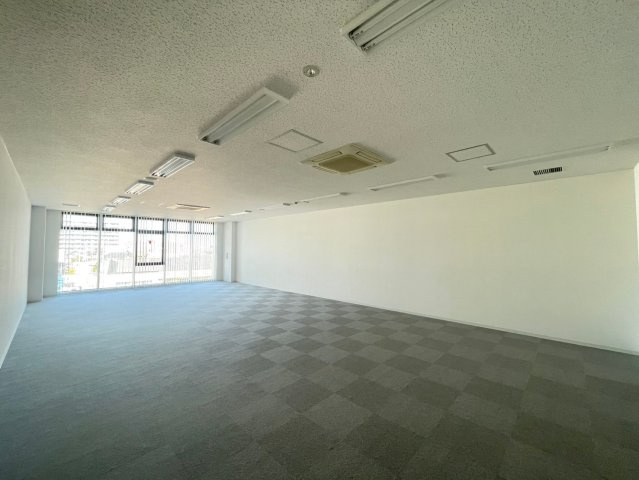 前山町 BANSHUビルの内装