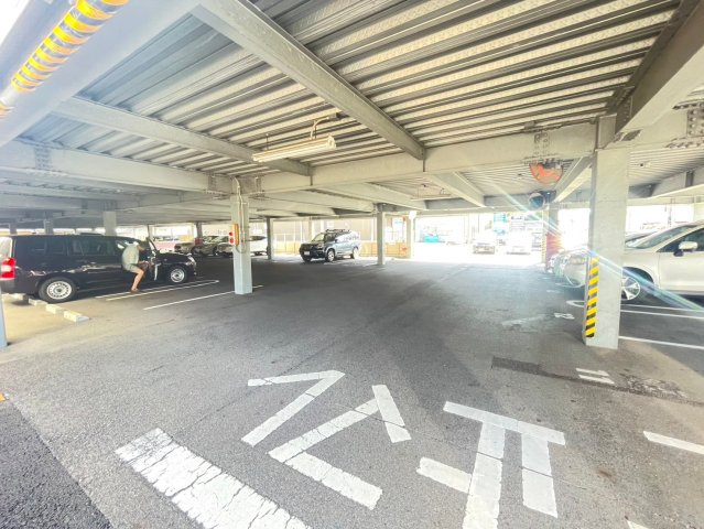 前山町 BANSHUビルの駐車場