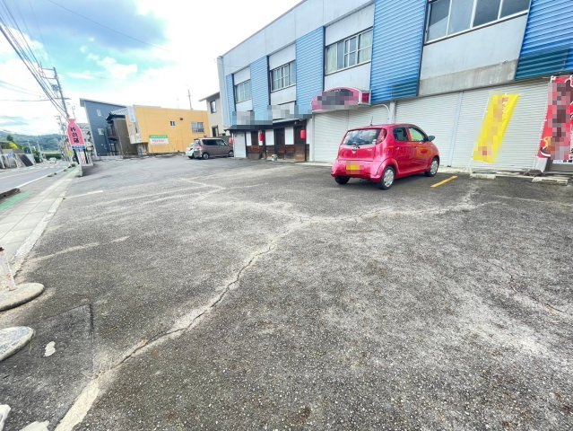 水源町 貸店舗の駐車場
