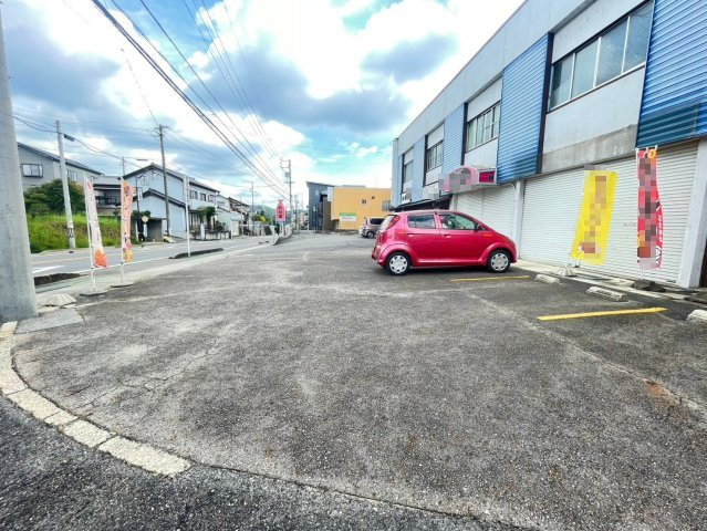 水源町 貸店舗の駐車場