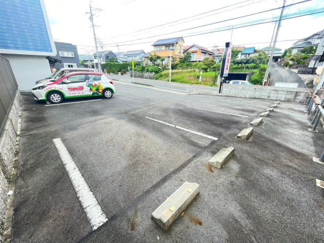 水源町 貸店舗の駐車場