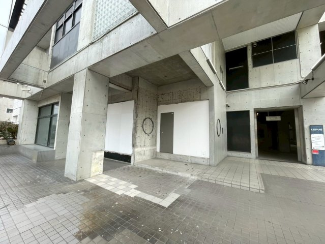 十塚 LEPUSのエントランス