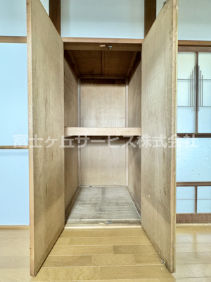 【収納】 | 島田市道悦4丁目 中古戸建て | ダイニングキッチンの向かいにある収納です