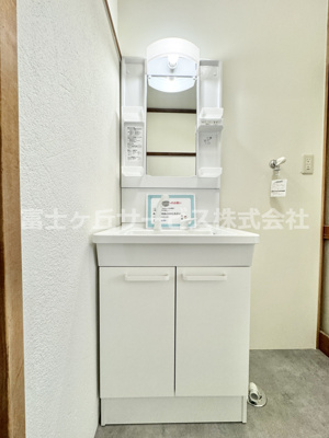 【独立洗面台】 | 島田市道悦4丁目 中古戸建て | 朝の身支度に便利な独立洗面台です