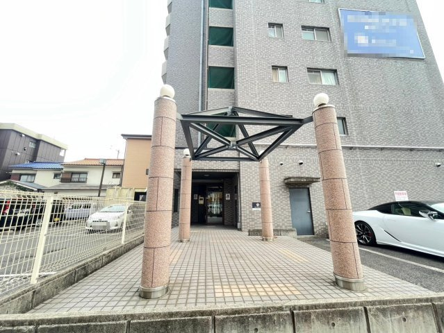 スカイハイツ平針のエントランス