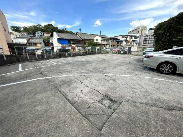 サンシャイン栄ビルの駐車場