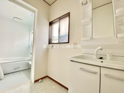 【脱衣所】 | 富士市桑崎 中古戸建て | 脱衣場