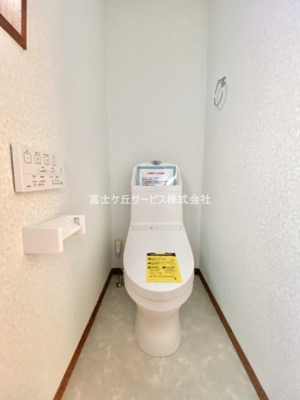 【トイレ】 | 富士市桑崎 中古戸建て | 落ち着いた色調のトイレです
