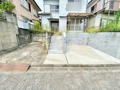 【駐車場】 | 富士市桑崎 中古戸建て | 駐車場があるので、車を買う予定の方も安心です