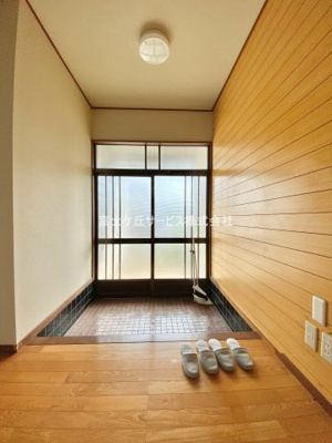 【玄関】 | 富士市桑崎 中古戸建て | きれいな玄関です