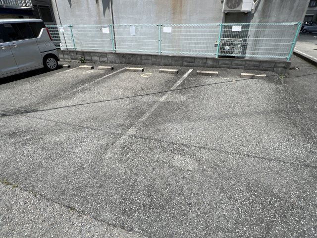 ハイツ４８の駐車場