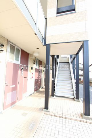 レオパレスＢＲＩＧＨＴのエントランス