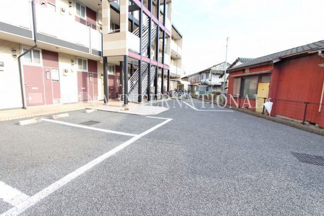 レオパレスＢＲＩＧＨＴの駐車場