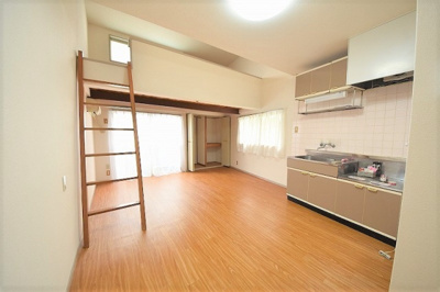 【居間・リビング】 | クリスタルハイツ | 別号室の写真になります。現況優先。