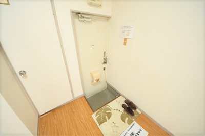 【玄関】 | クリスタルハイツ | 別号室の写真になります。現況優先。