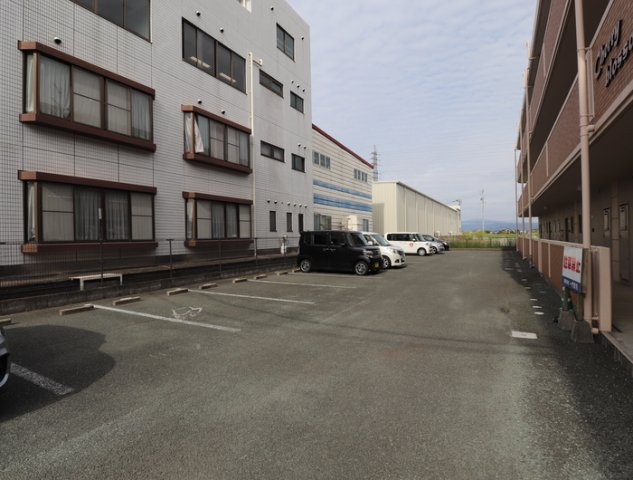 熊本市南区近見９丁目のアパートの駐車場
