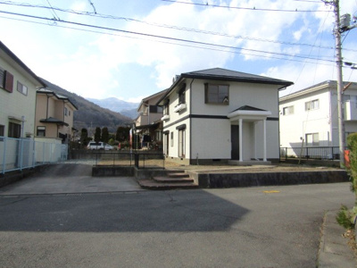 【駐車場】 | 【再生住宅】南アルプス市飯野新田 | 駐車スペースもあります